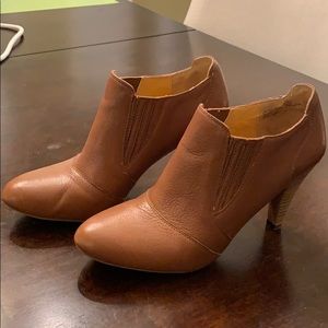 Audrey Brooke Camel Booties Sz 9